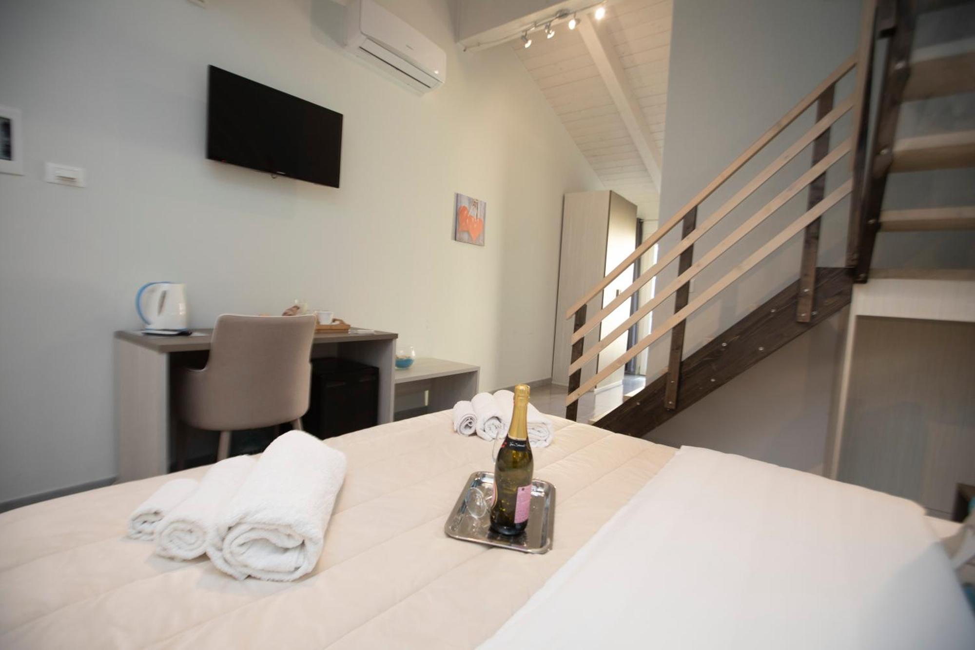 La Perla Amantea - Rooms & Apartaments ภายนอก รูปภาพ