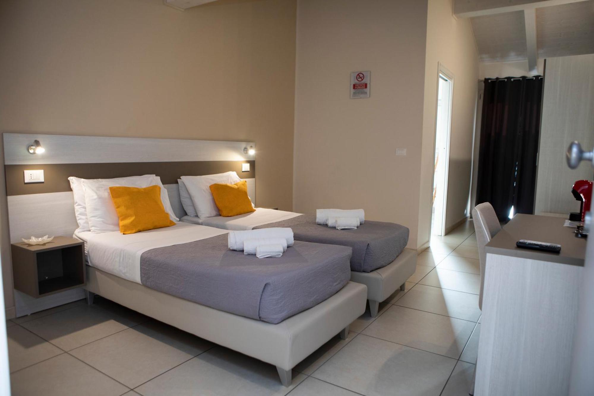 La Perla Amantea - Rooms & Apartaments ภายนอก รูปภาพ
