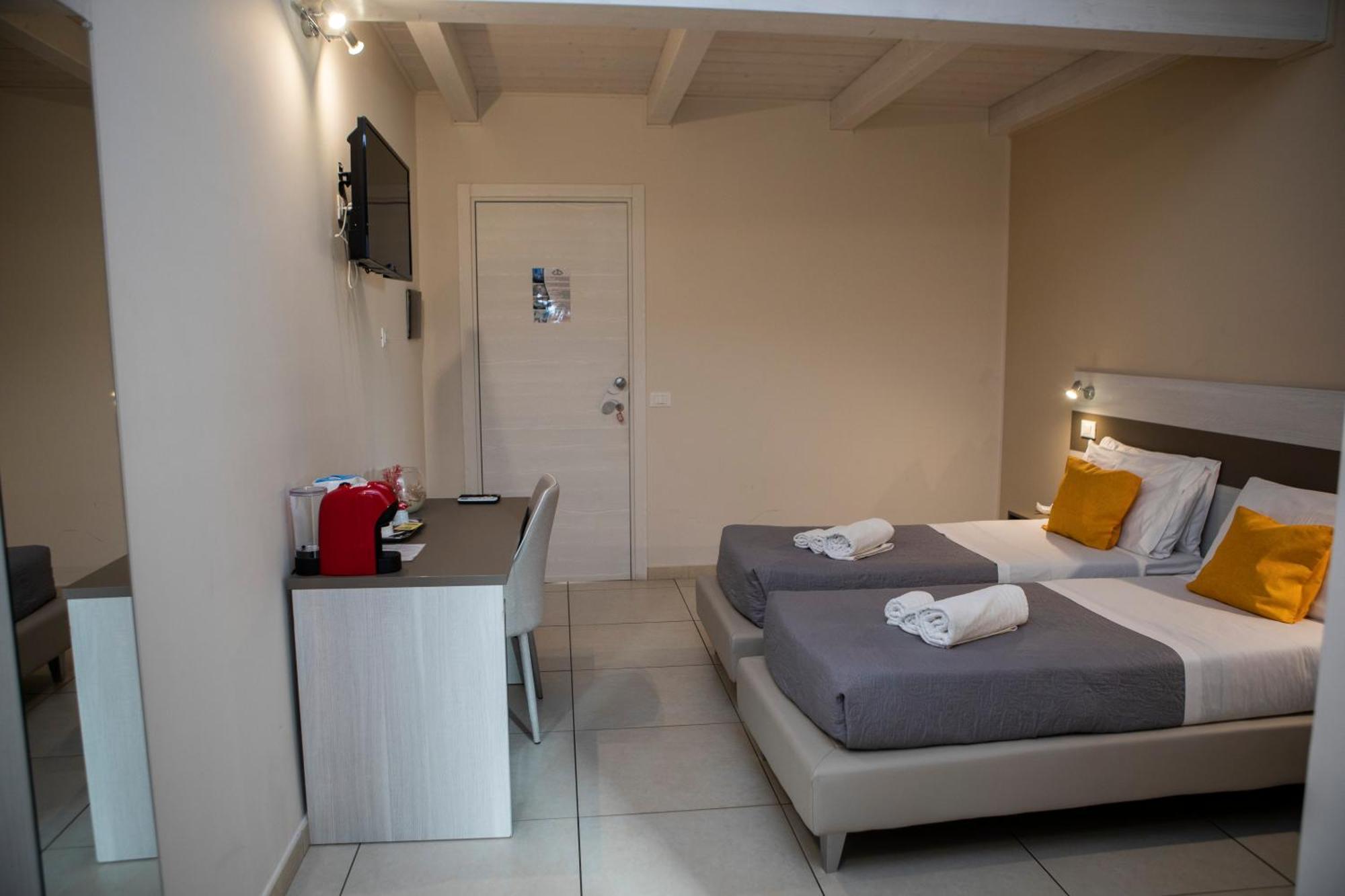 La Perla Amantea - Rooms & Apartaments ภายนอก รูปภาพ
