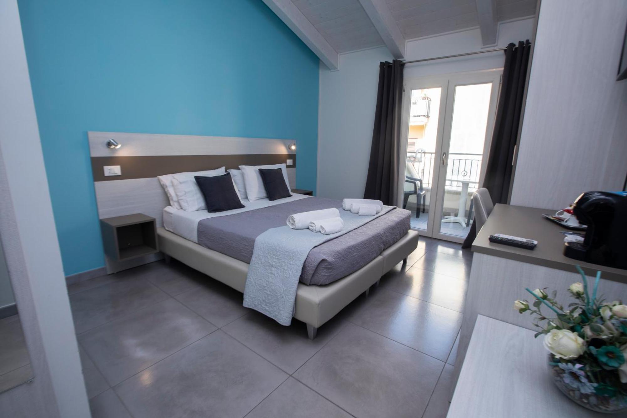 La Perla Amantea - Rooms & Apartaments ภายนอก รูปภาพ