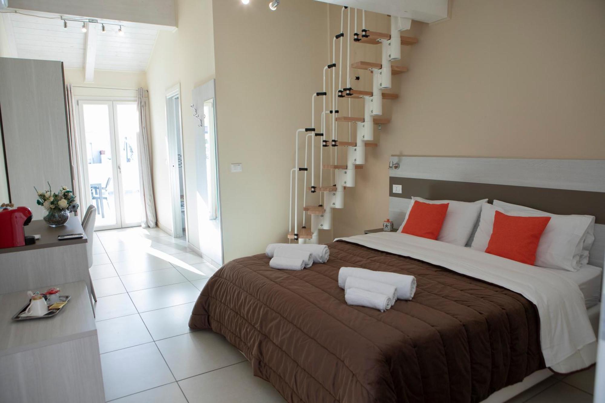 La Perla Amantea - Rooms & Apartaments ภายนอก รูปภาพ