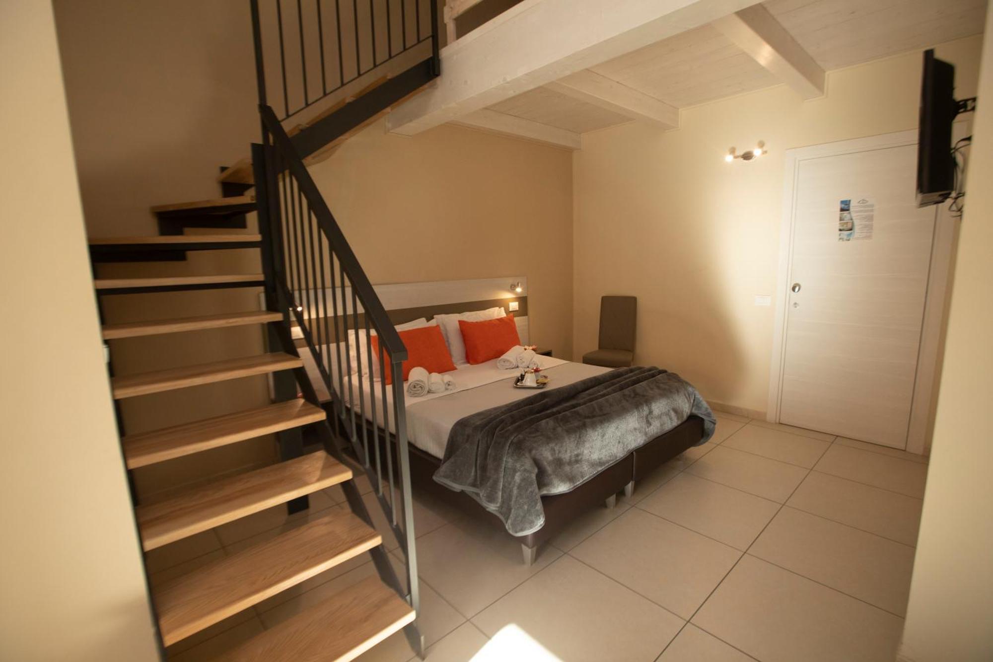 La Perla Amantea - Rooms & Apartaments ภายนอก รูปภาพ