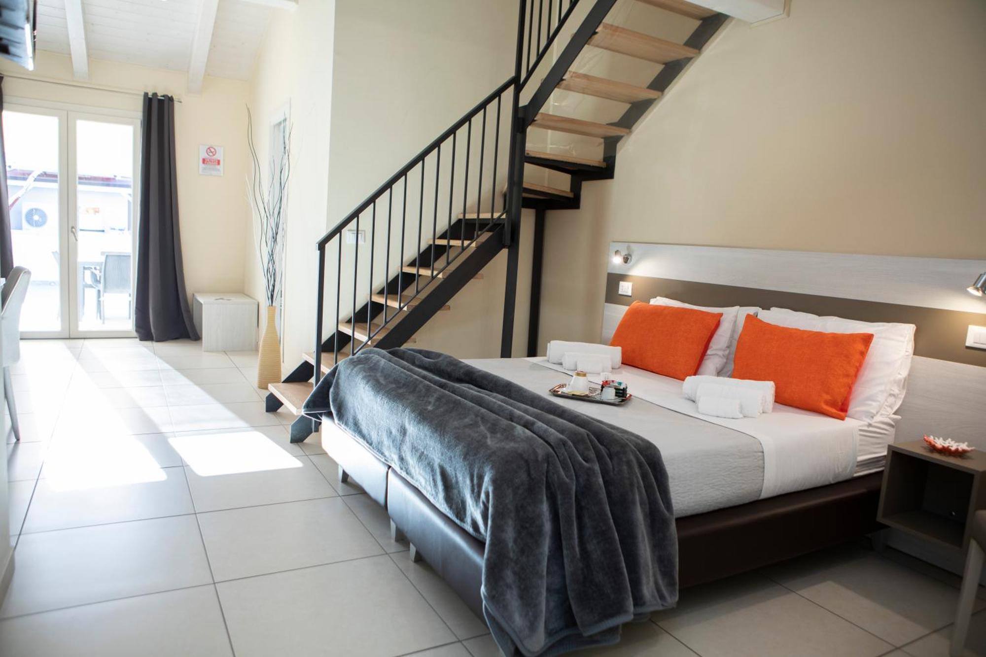 La Perla Amantea - Rooms & Apartaments ภายนอก รูปภาพ