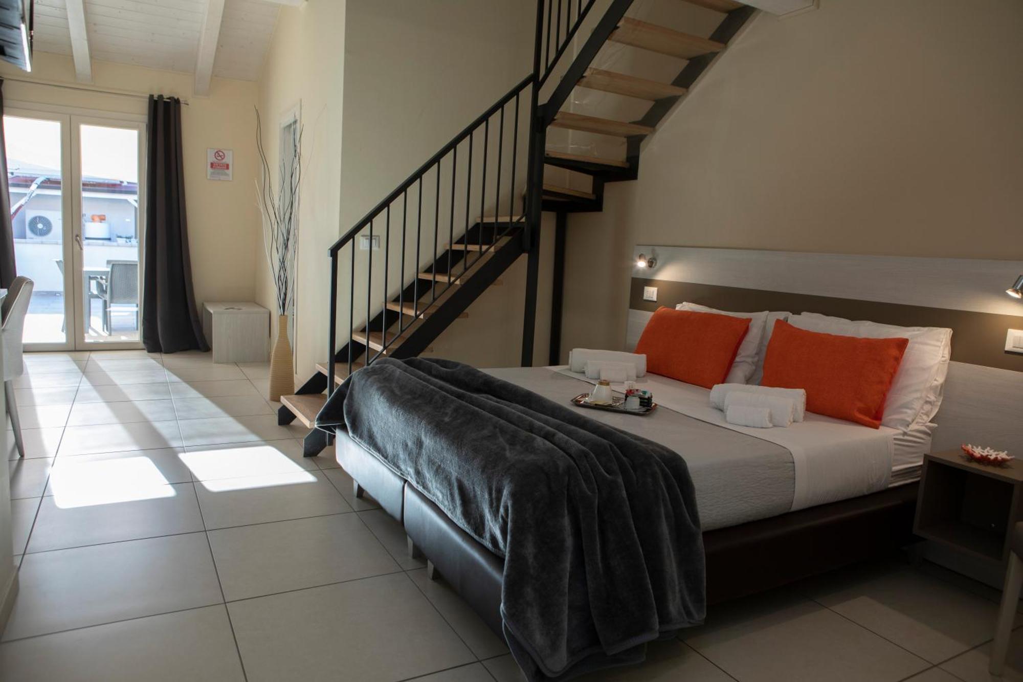 La Perla Amantea - Rooms & Apartaments ภายนอก รูปภาพ