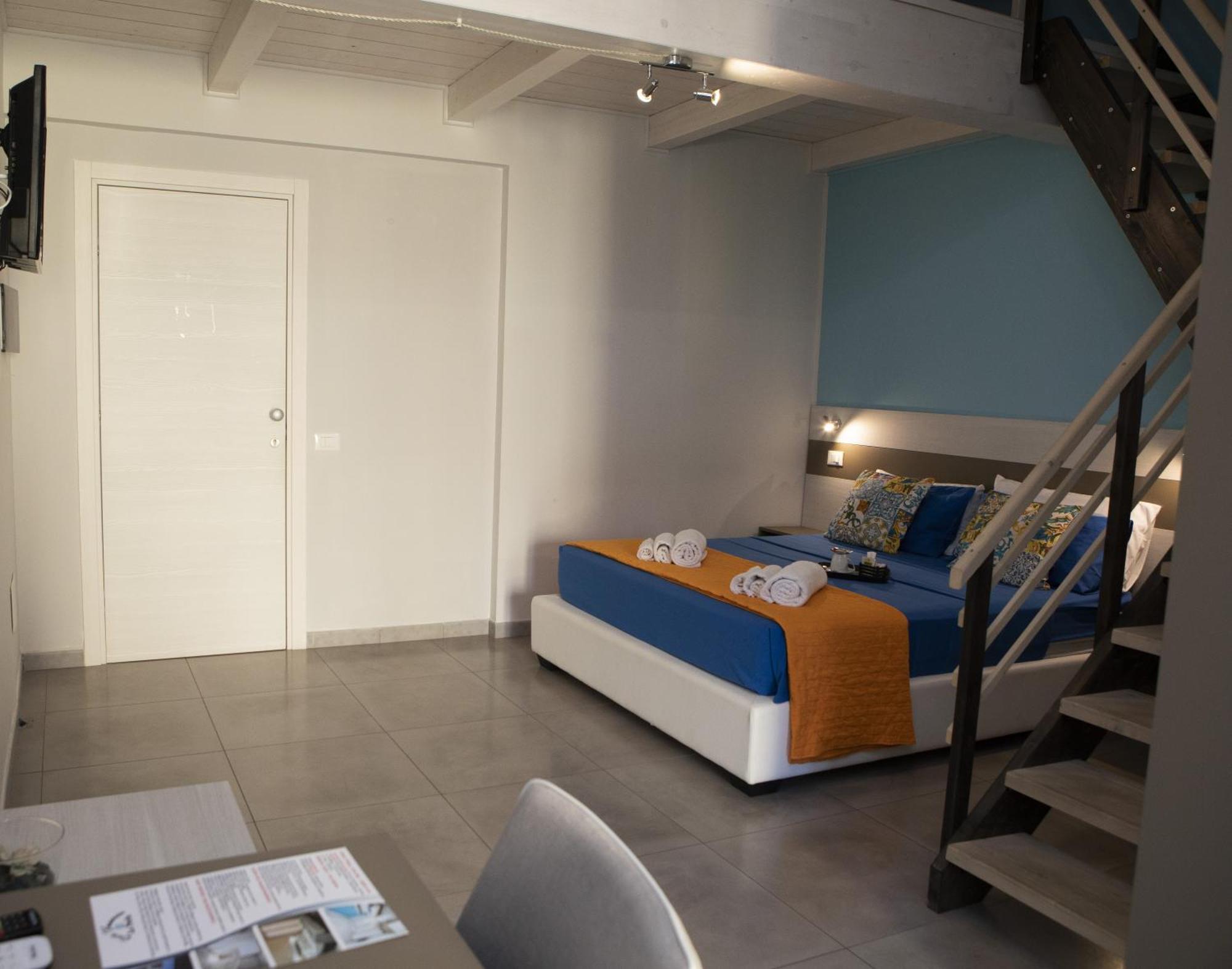 La Perla Amantea - Rooms & Apartaments ภายนอก รูปภาพ