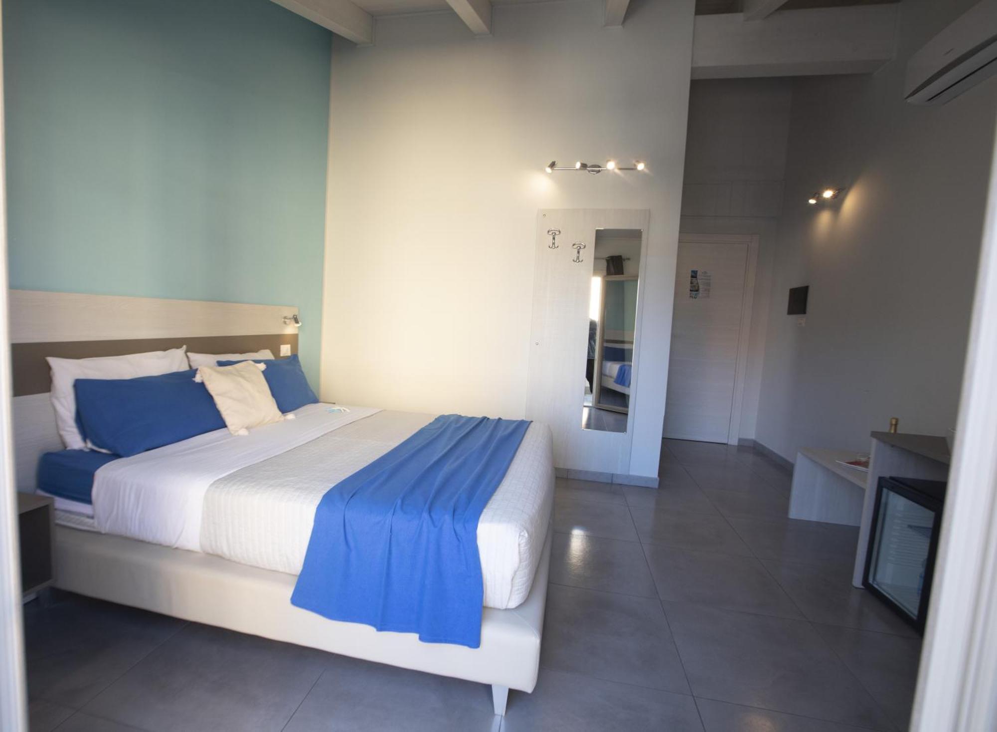 La Perla Amantea - Rooms & Apartaments ภายนอก รูปภาพ
