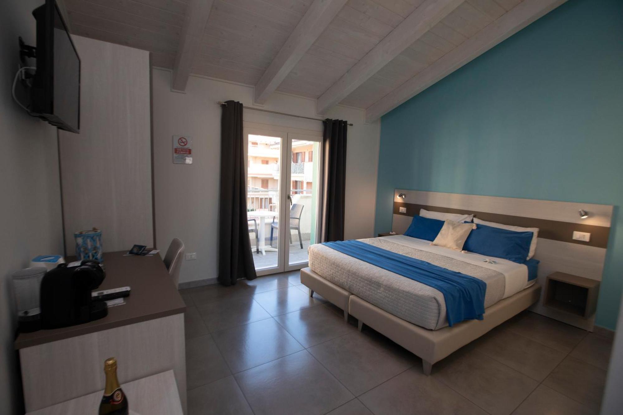 La Perla Amantea - Rooms & Apartaments ภายนอก รูปภาพ